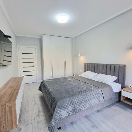 Center, Albisoara Str., 1Bedroom And Living With Balcony Кишинёв Экстерьер фото