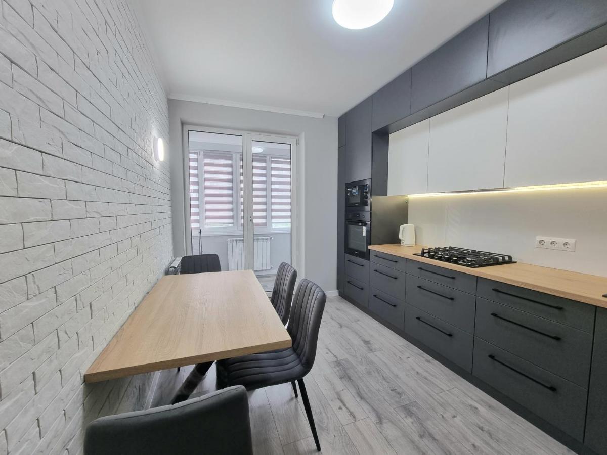 Center, Albisoara Str., 1Bedroom And Living With Balcony Кишинёв Экстерьер фото